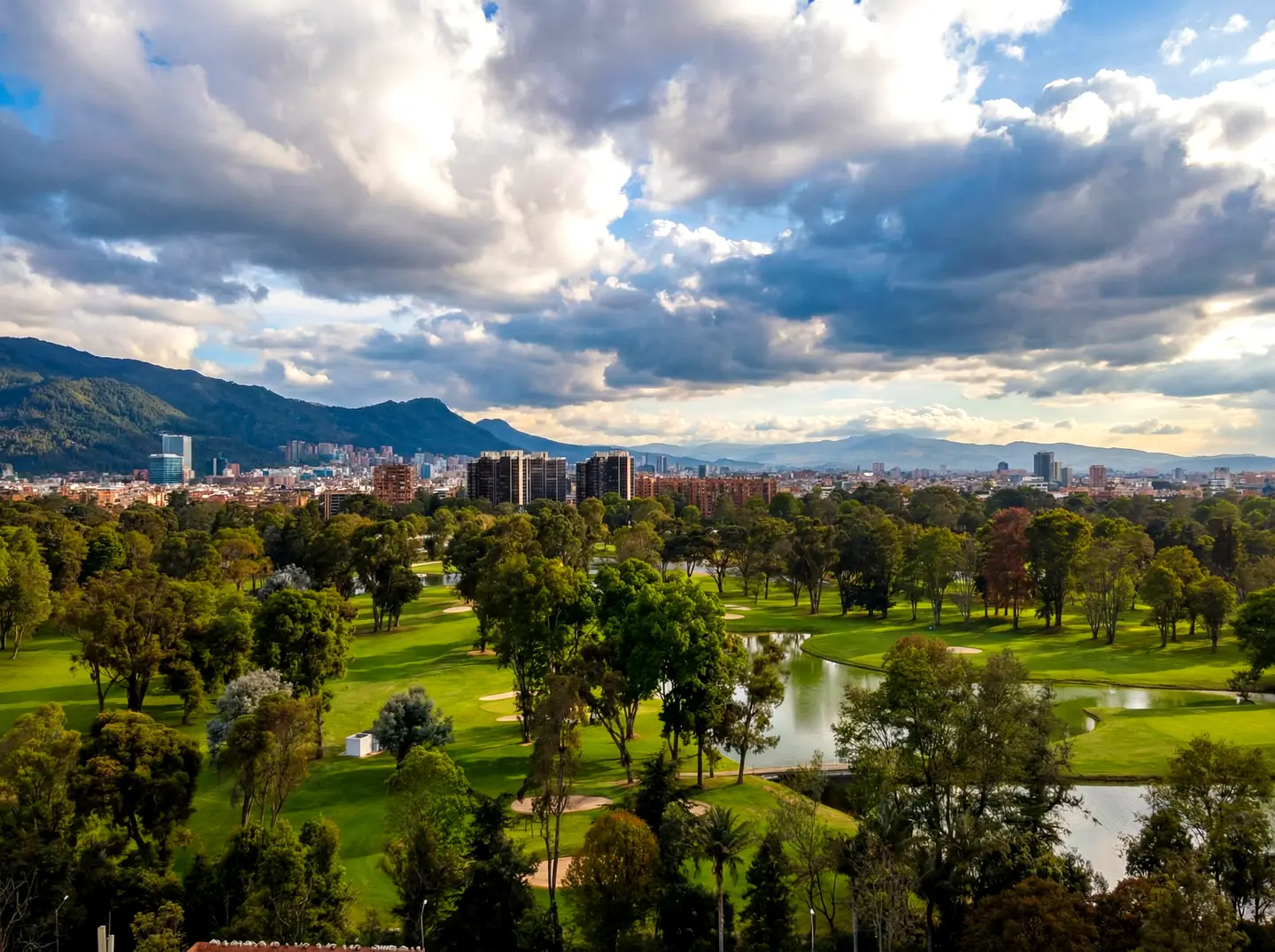 Vista del norte de Bogotá desde el sector de Nuevo Country, entorno de 134 LOFT